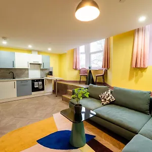 Aaron Wise - 51 Fitzhamon Appartement Cardiff