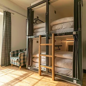 Hostal Code Pod - The Court -
