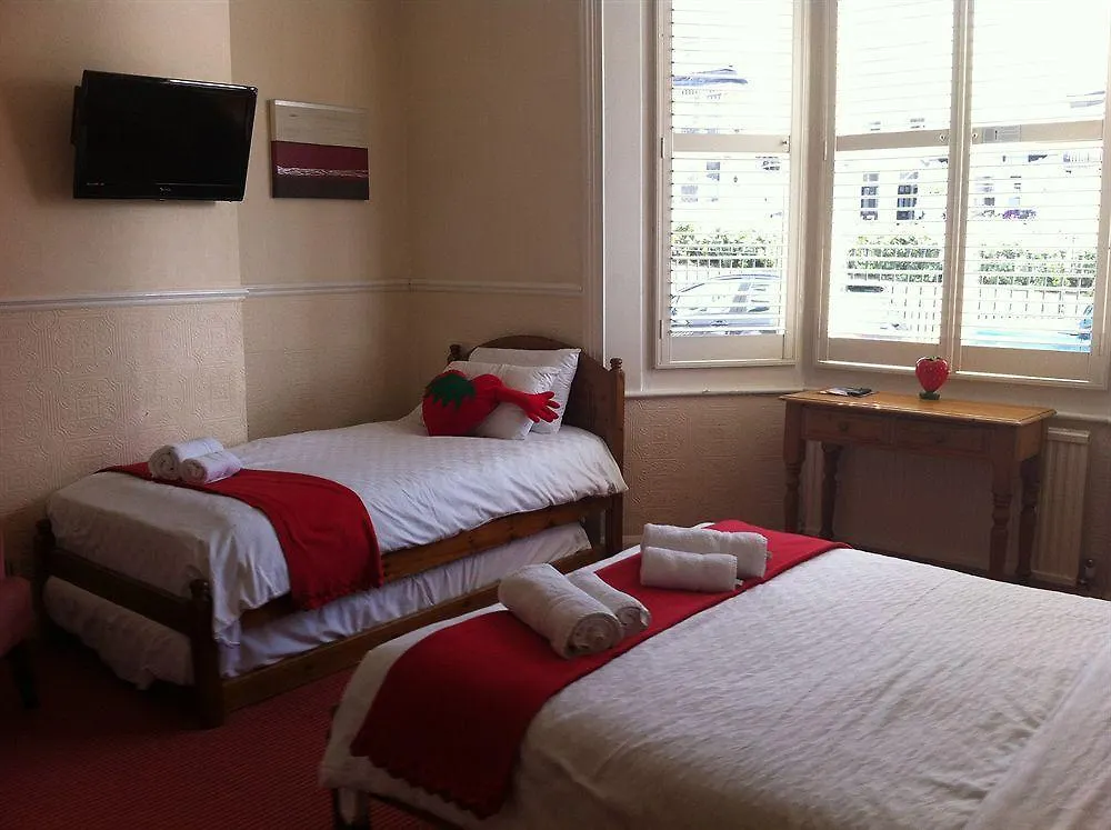 Strawberry Fields Hotel Brighton 3*,